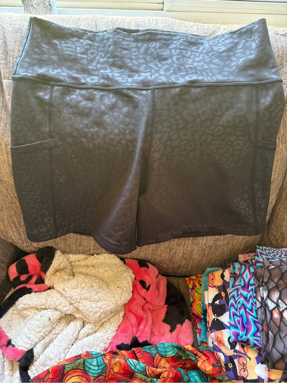 Constantly Varied Gear Black Leopard Size XL 5’ Shorts
